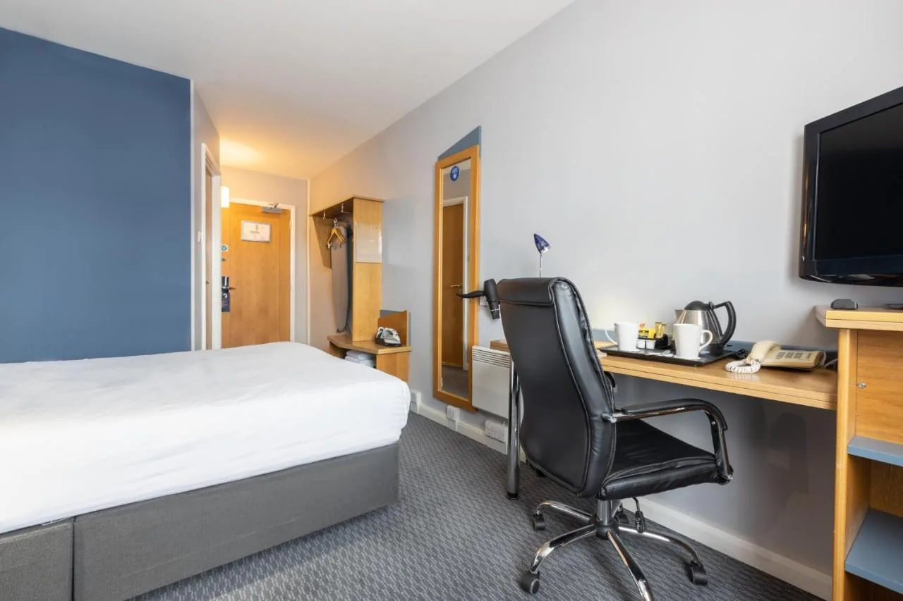 Standard Double Room with Sofa Bed and Free Hot Breakfast